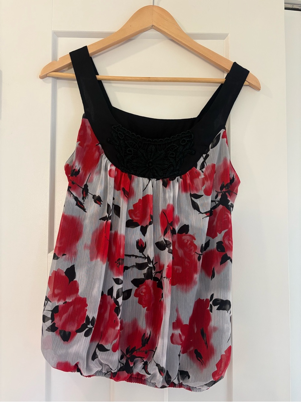 Wrapper Red and Black Floral Sleeveless Camisole